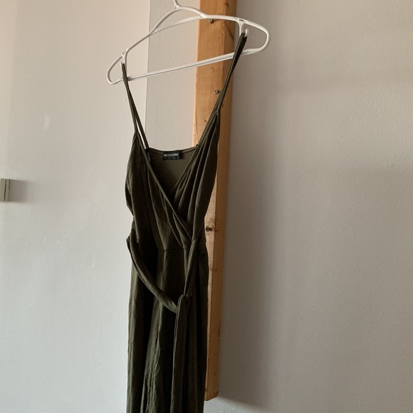 BNWT PRETTYLITTLETHING  Khaki Strappy Jersey Wrap Tie Waist Jumpsuit SZ … - Picture 5 of 8